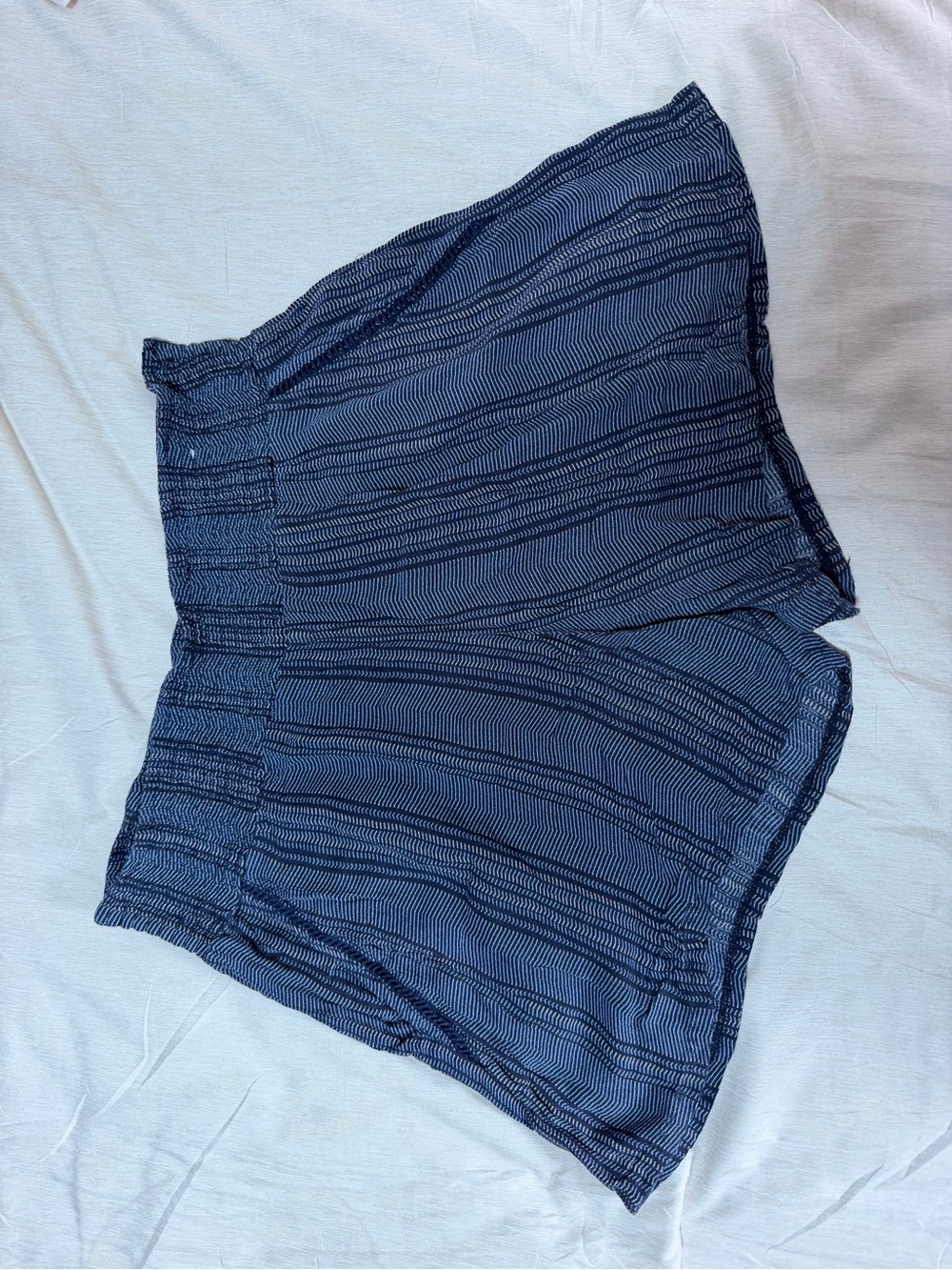 Three Dots Striped Pull-On Rayon Shorts Navy Gray Size Medium
